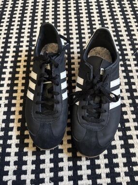 Adidas Country OG Core Black Sneakers with White Stripes Size 7